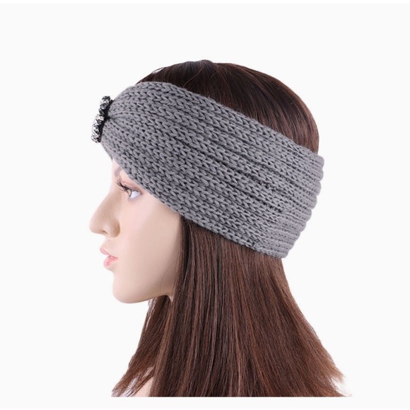 Gray Knitted Headband with Snowflake Brooch. Brand new - Picture 4 of 4